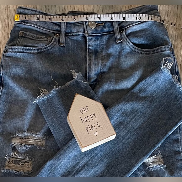 Woman’s Levi Strauss Jeans Size 25 (equivalent to size 0) - Picture 4 of 7